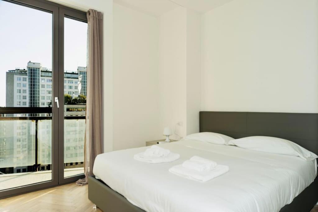 Sky View -Porta Nuova- Appartamento 7 Con Terrazzo Milão Exterior foto