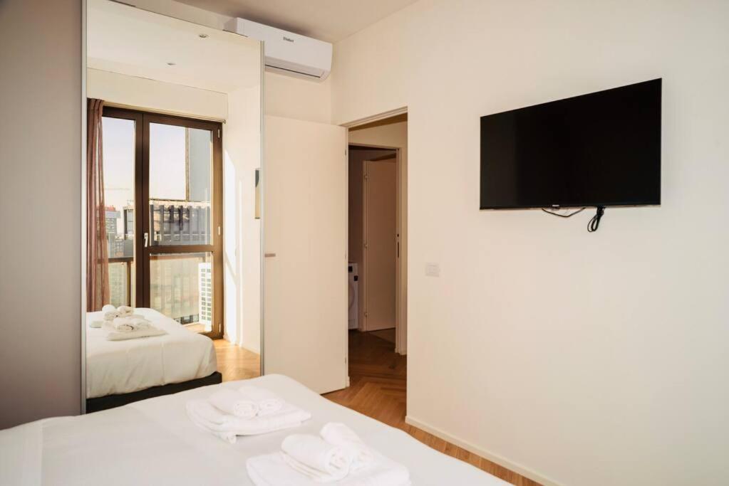 Sky View -Porta Nuova- Appartamento 7 Con Terrazzo Milão Exterior foto